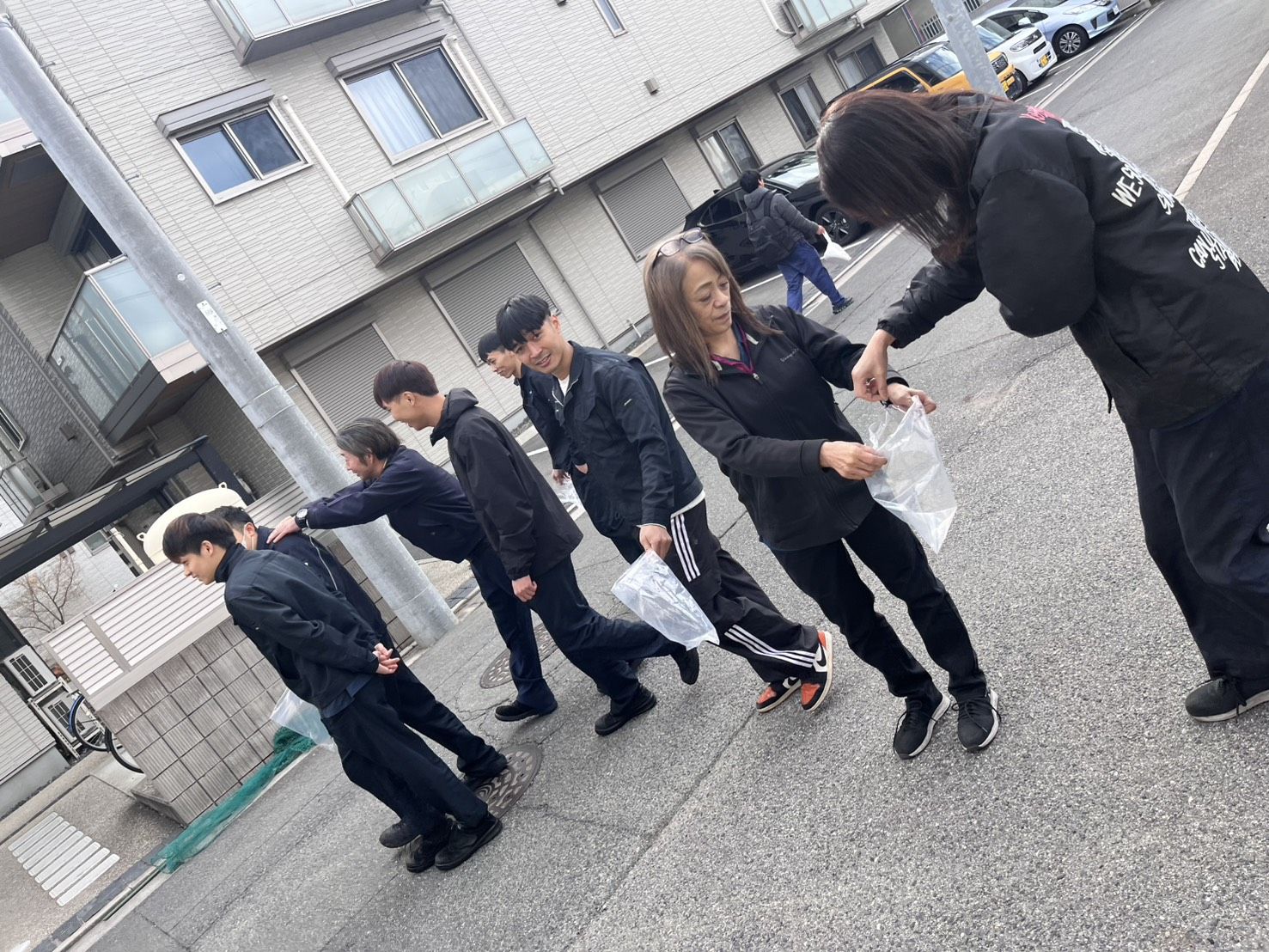 ゴミ拾いをしながら会社へ戻りました。